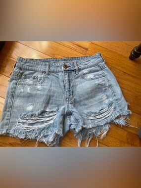 American Eagle Outfitters Light Blue Ripped Denim Shorts tomgirl midi size 2